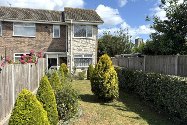 TWO BEDROOM END OF TERRACE FOR SALE IN SEASIDE LO
