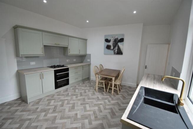 KITCHEN / DINING ROOM