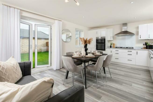 KITCHEN/DINING AREA