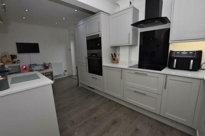 KITCHEN DINING ROOM