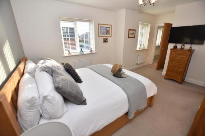 MAIN BEDROOM