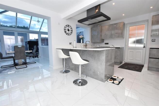 OPEN PLAN KITCHEN DINING ROOM