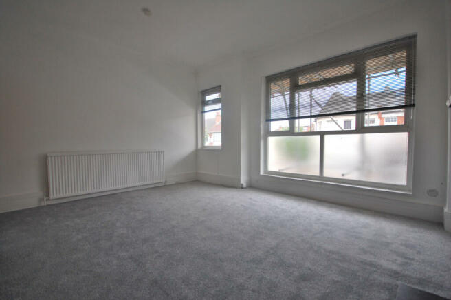 Large 2 bedroom flat