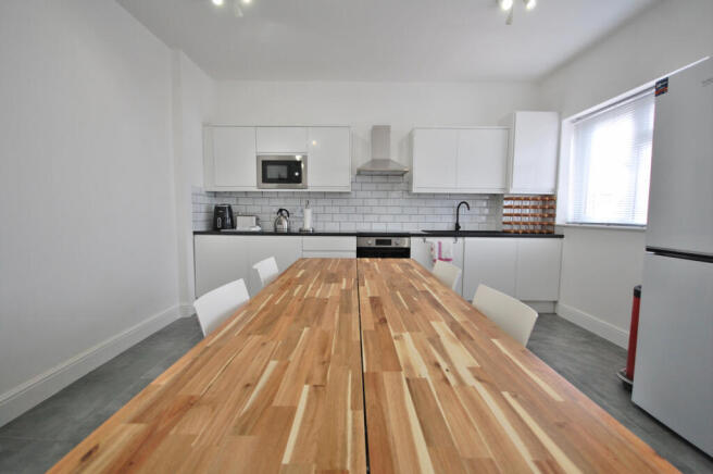 7 Bedroom End terrace to RENT