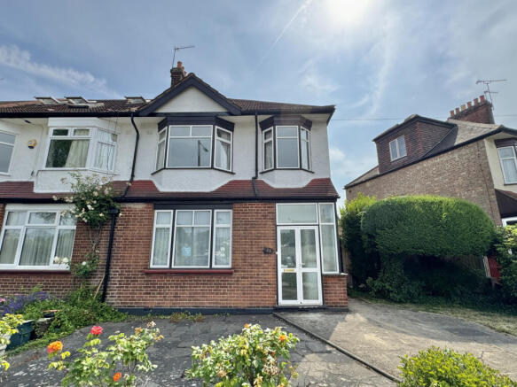 3 Bedroom End terrace for Sale in N21