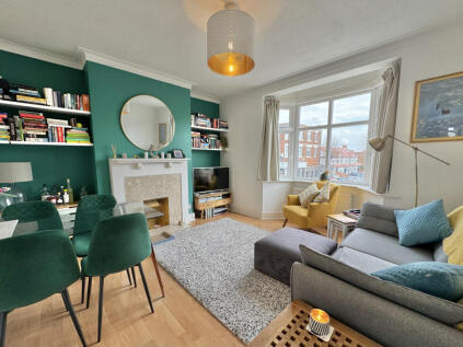 Green Lanes, Winchmore Hill, London, N21