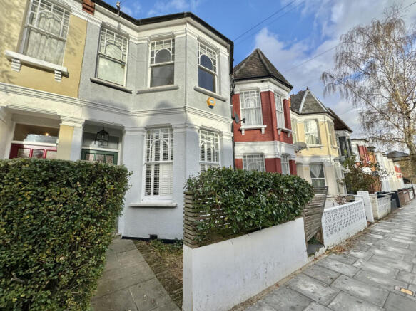 2 bedroom First floor Flat for rent