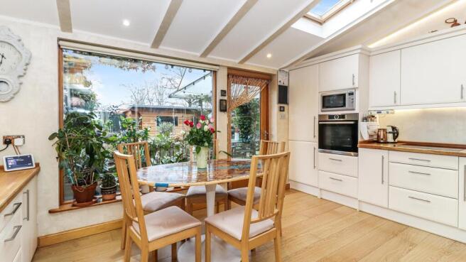 KITCHEN/BREAKFAST ROOM
