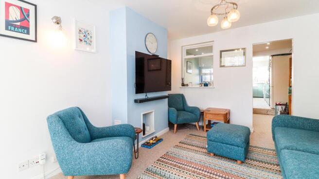 LOUNGE/DINING ROOM
