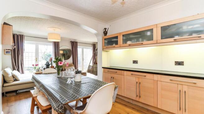 KITCHEN/BREAKFAST ROOM