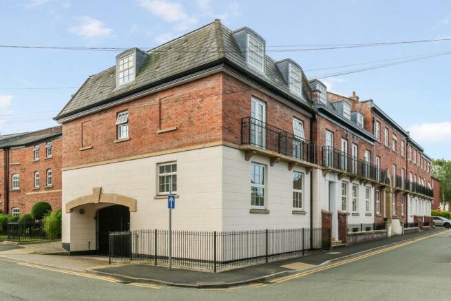 2 bedroom penthouse to rent in South Street, Alderley Edge, SK9, SK9