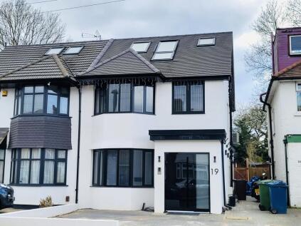 Methuen Road, Edgware HA8