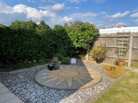 SIDE GARDEN