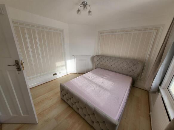 105 sch rd bed 1.JPG