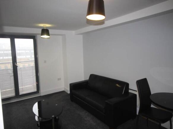 513 Woolston (Living