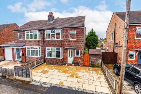 Balmoral Avenue, Flixton, Manchester, M41