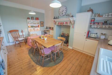 8 St. Andrews Terrace, Cross Hills BD20 7DU