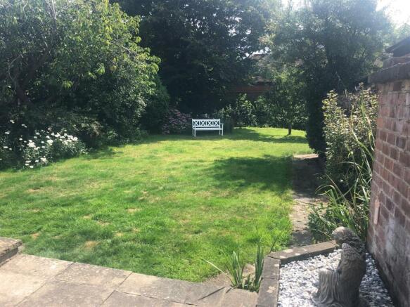 Rear garden 10.jpg