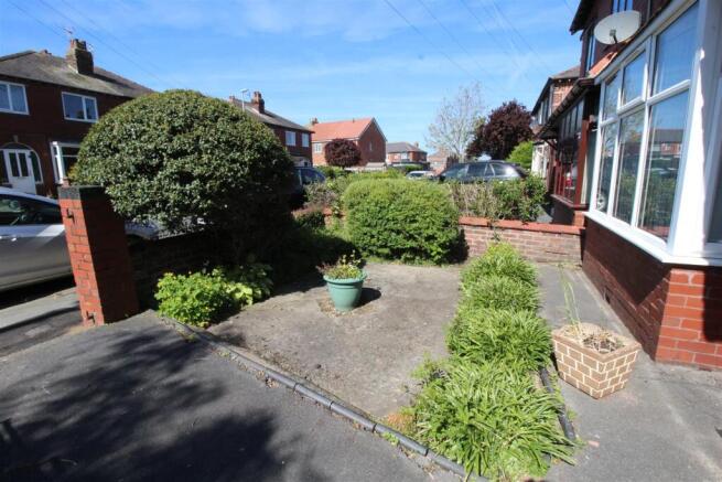 179 Curzon Road, 179, front garden.JPG