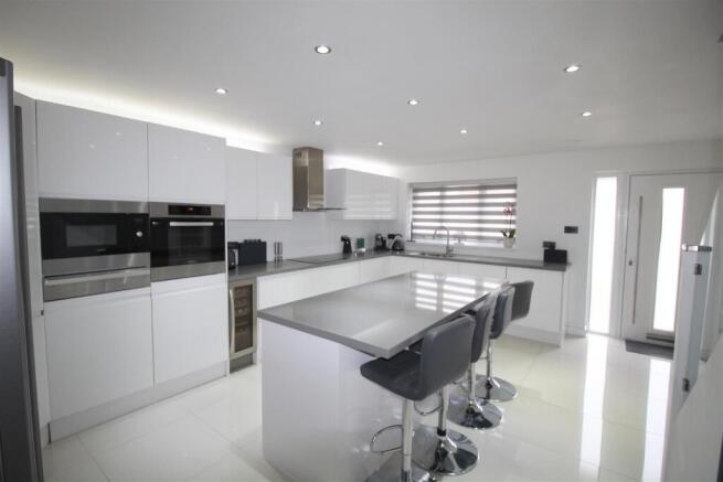 Drake Close, 11 Kitchen 1.JPG