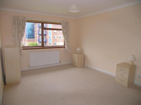 Clifton Lodge, 8, Bedroom One.jpg