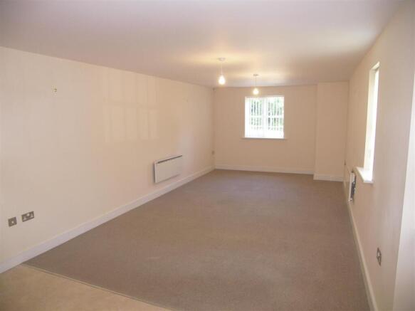 Woodlands View, 5, lounge.jpg