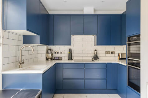 Farnsworth Drive, Edgware, HA8