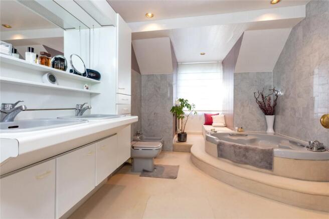 4 Bedroom Detached House For Sale In Oldfield Close