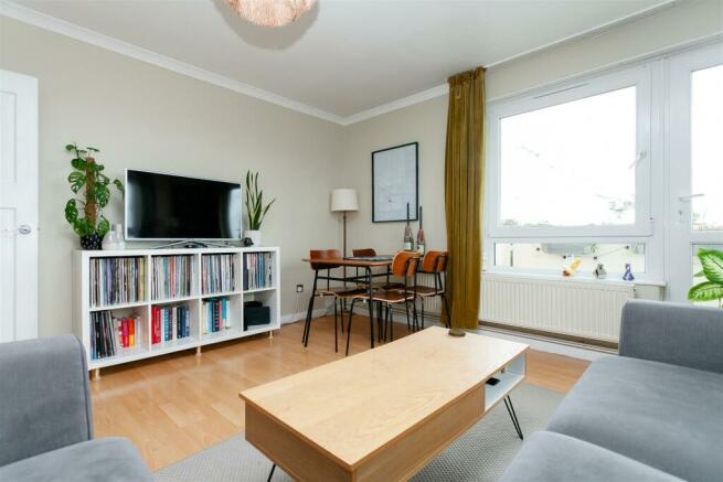 2 bedroom flat for sale in Green Lanes n16 N16