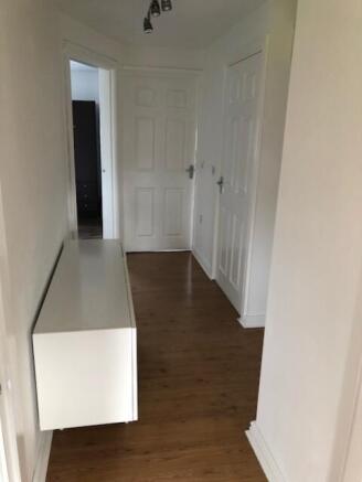 11 Cresswell hallway