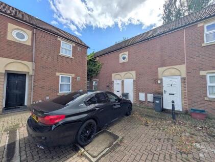 Kilross Road, Feltham, TW14