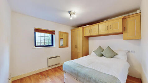 Comer Crescent, Southall, UB2