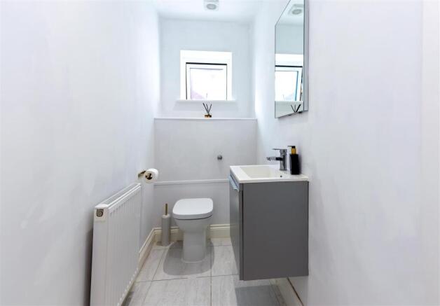 Downstairs cloakroom toilet SAPL6988-CR3-20250301-