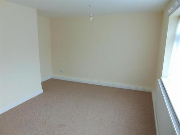 LOUNGE / DINING ROOM