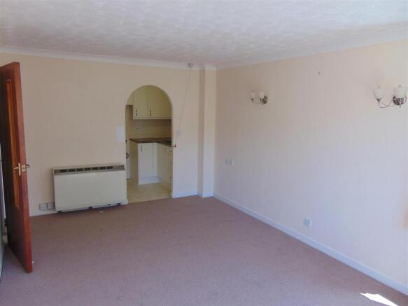 LOUNGE/DINING ROOM