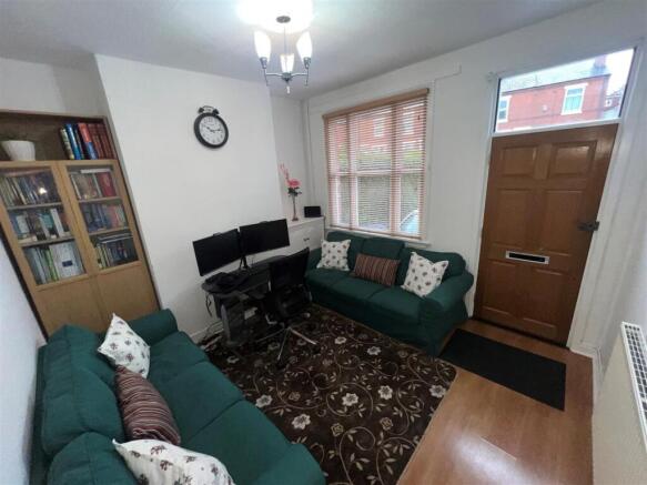 lounge 1.jpg
