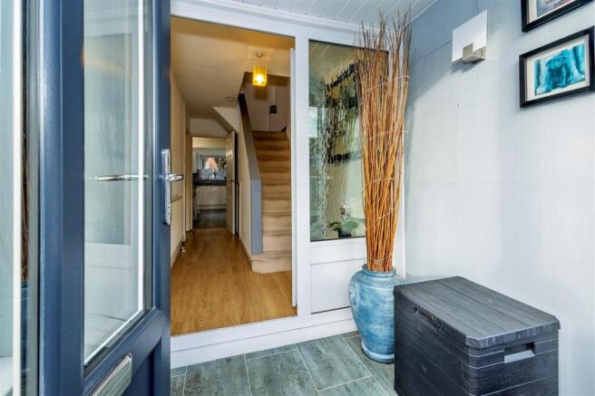 Front entrance 1.1 SAPL4167-20251214-DxO_DeepPRIME