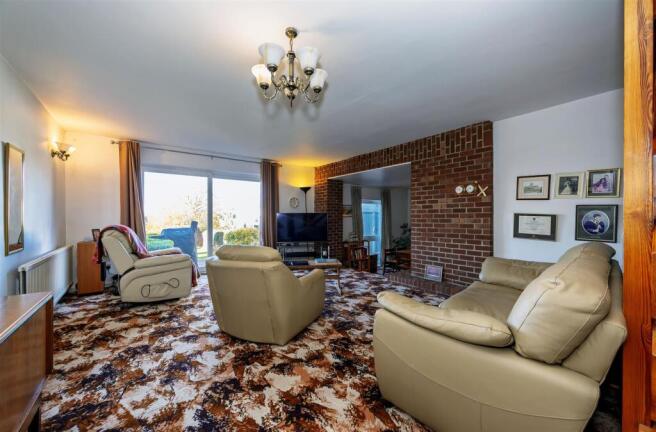 Lounge 1 SAPL3956-20251130-DxO_DeepPRIME XD2s.jpg