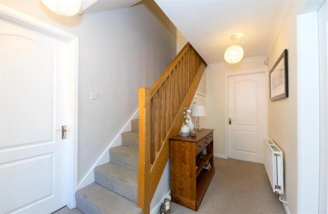 Hallway stairs 1 SAPL8358-CR3-20250328-DxO_DeepPRI