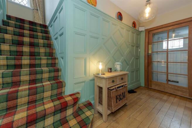 Hallway stairs 1N9A1302-CR3-20241020-DxO_DeepPRIME