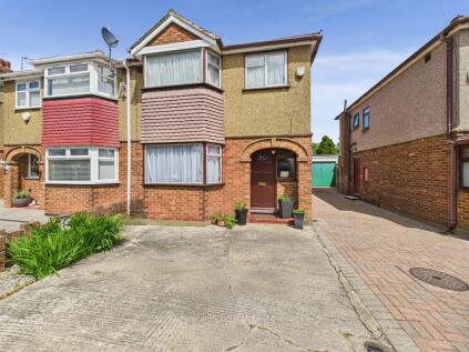 Queens Walk, Ruislip, HA4