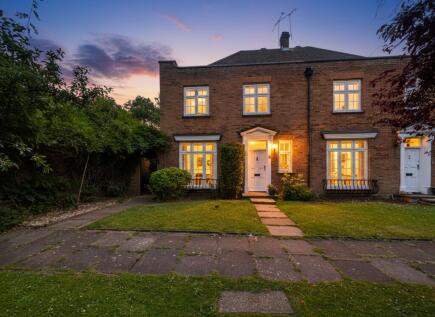 Flag Walk, Pinner, HA5