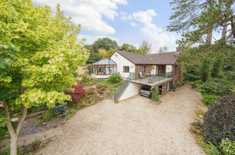 High Street, Bampton, Tiverton, Devon, EX16