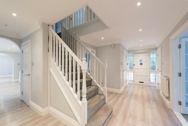 Gills Hill Lane 18.jpg