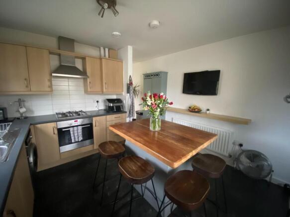 Kitchen 2.JPG