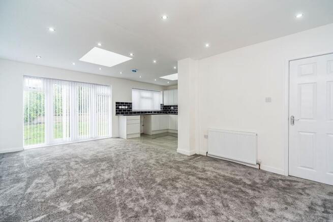 Kitchen / Dining Roo