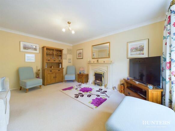 CAM03792G0-PR0165-STILL016.jpg