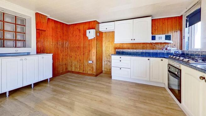 Fitted Kitchen/Breakfast Room