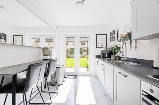 Fitted Breakfasting Kitchen