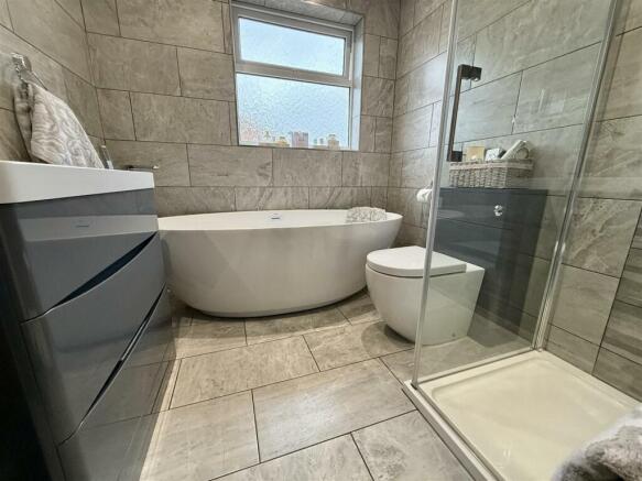 BATHROOM/WC